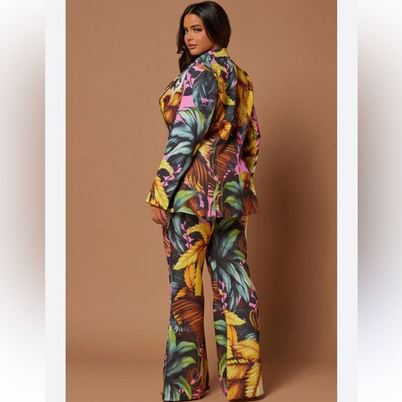 Fashion Nova LUXE 
Multicolor Floral Blazer & Suit Set - Picture 16 of 16